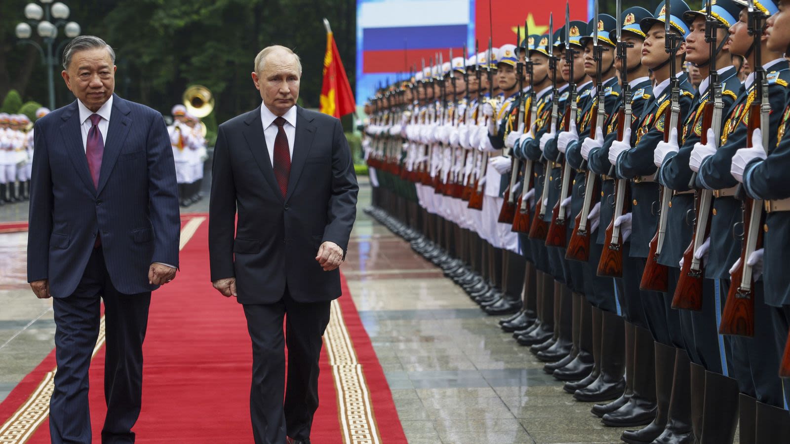 Putin meets Vietnamese leaders as US accelerates military build-up in Asia