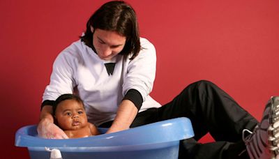 La increíble foto de Messi con el bebé Lamine que da la vuelta al mundo