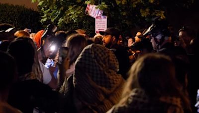 La policía despejó el campamento pro palestino en la Universidad George Washington y detuvo a decenas de personas