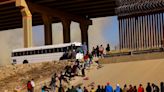 Some 1,500 migrants crossed Rio Grande into El Paso on Sunday - witness