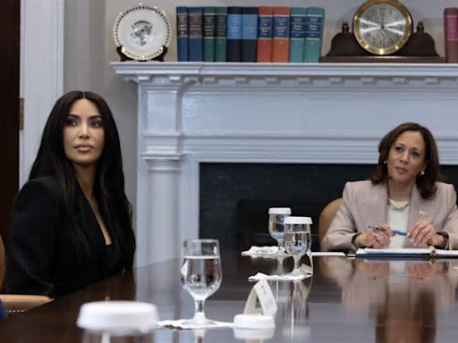 Cosa ci fanno Kim Kardashian e la vice-presidente degli USA Kamala Harris nella stessa stanza?