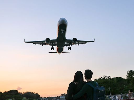 航空雙雄 締造史上最賺H1 - 財經要聞