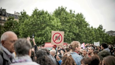Des centaines de personnes à Paris pour réclamer un gouvernement de gauche