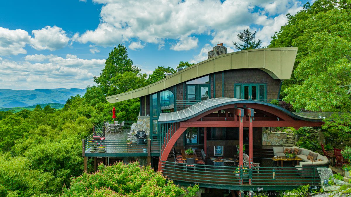 Former Burt Reynolds home in North Carolina mountains sold for nearly $3M (Photos) - Triangle Business Journal