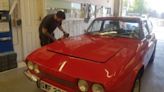 UK Shops Restore Classic Reliant For Charity Auction