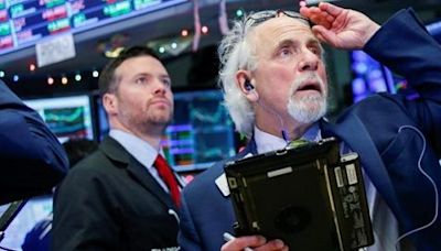 Castigo para el Dow Jones, que cae más de 400 puntos; el S&P 500 y el Nasdaq también bajan