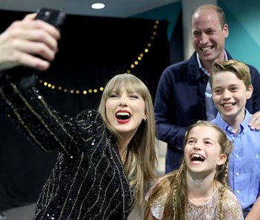 "¡Feliz cumpleaños, amigo!": el príncipe William visita a Taylor Swift en el backstage de su show en Londres