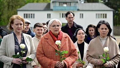 Ministerinnen besuchen Gedenkstätte Sachsenhausen: Baerbock fordert, Holocaust früher zu thematisieren