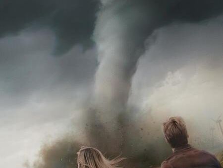 Watch: Daisy Edgar-Jones, Glen Powell chase tornadoes in 'Twisters'