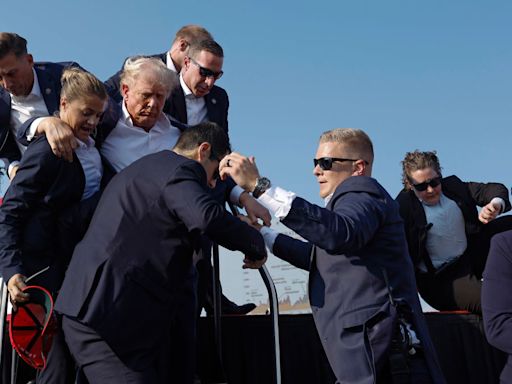 Atentado contra Trump | Un fotógrafo de The New York Times parece haber captado una bala en el aire durante el ataque