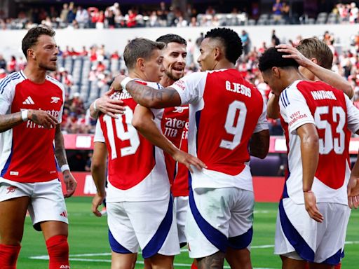 Martinelli wins it late as Arsenal ease past Manchester United