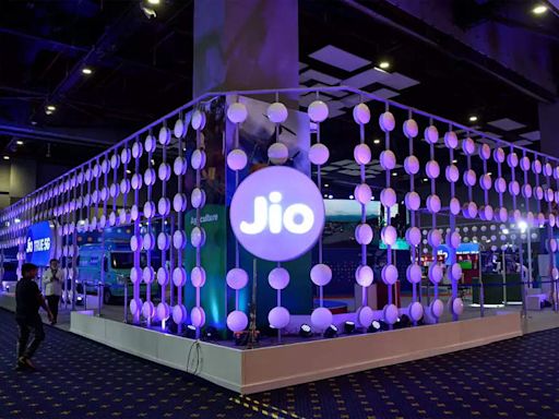 Reliance Jio takes on Airtel and Tata Play Fiber with this new broadband plan - Times of India