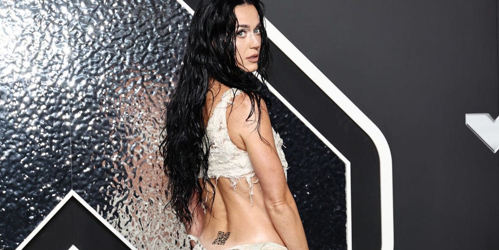 Katy Perry's temporary tramp stamp is giving...career goals?