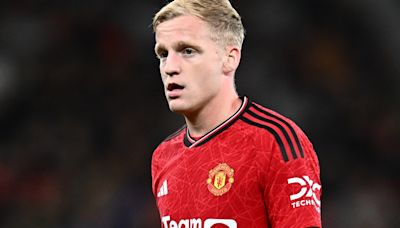 Donny van de Beek agrees to join Man City sister club as United take £35m hit