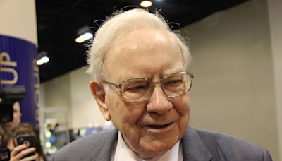 Berkshire Hathaway Stock: Buy, Sell, or Hold?