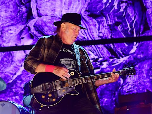 Neil Young cancels remainder of Crazy Horse tour for ‘big unplanned break’