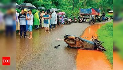 MP man dies, two injured in crash at Dharbandora | Goa News - Times of India