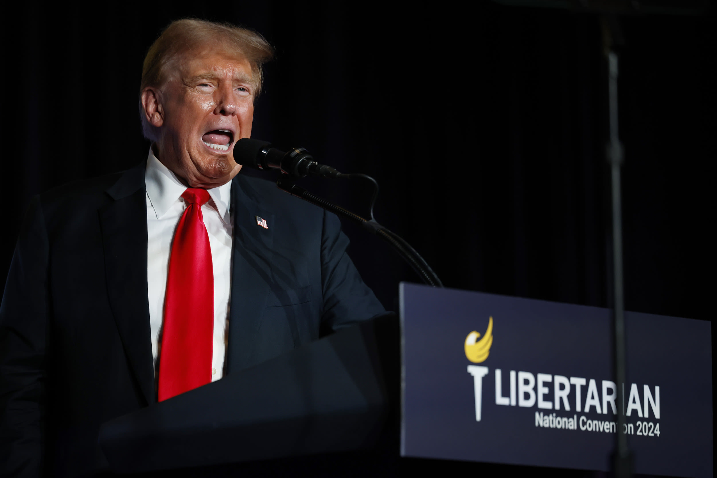 Donald Trump's Libertarian Convention appearance goes off script