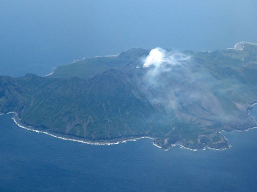 地球動得很厲害！台灣人震到頭暈 日本火山島一天狂震131次 - 鏡週刊 Mirror Media