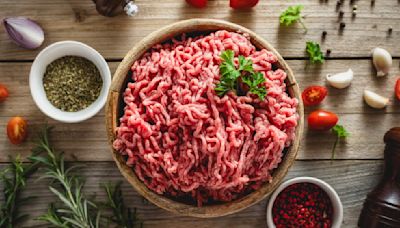 Here's How Long Ground Beef Is Safe In Your Fridge, Raw Or Cooked