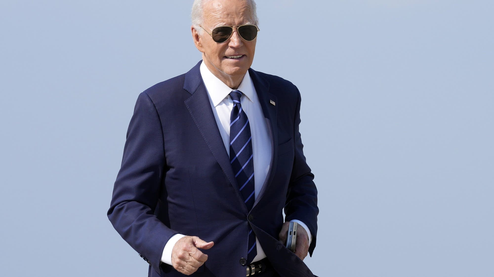 Biden contracts COVID-19 on the campaign trail