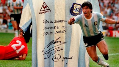 Ya exponen la camiseta que usó Diego contra Bélgica en México 86