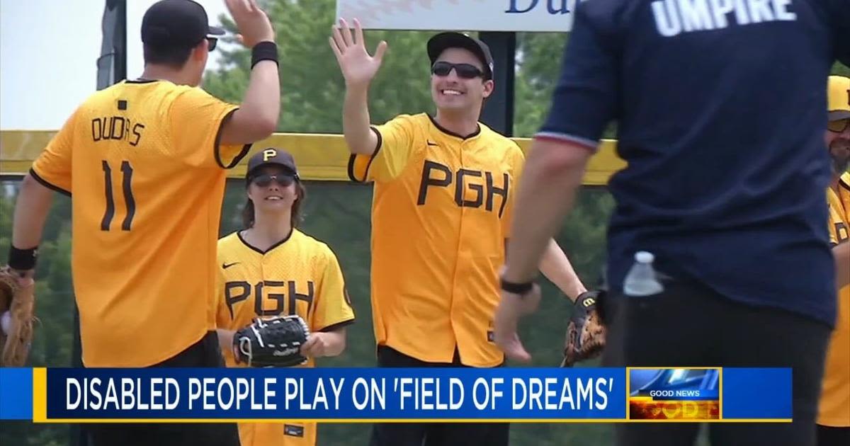 Real-life 'Field of Dreams' plays host to special night of baseball