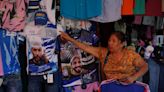Salvadoreños van a votar tras campaña atípica dominada por Bukele en redes sociales