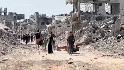 Palestinos regresan a Ciudad de Gaza y la hallan totalmente destruida tras la retirada israelí