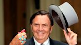 Royalty, stars pay tribute to comedian Barry Humphries in Sydney ceremony