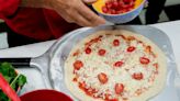 Dia da Pizza: chef ensina a fazer uma pizza italiana perfeita em casa