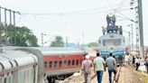 Howrah-Mumbai Mail train derails: 2 dead, 20 injured