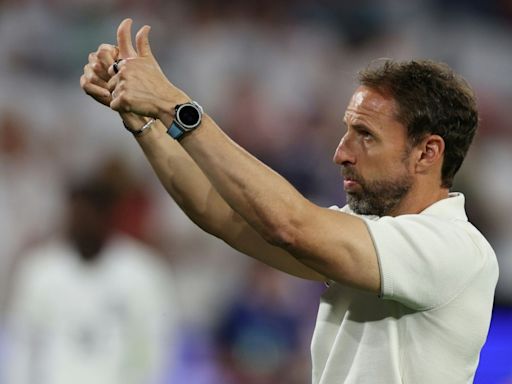 Pfiffe und fliegende Becher: Southgate in der Kritik