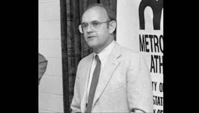 Former Kansas Jayhawks AD Bob Marcum, who rehired Don Fambrough, has died at 87