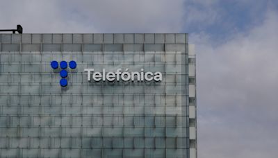 Telefónica investiga una posible filtración de datos de 120.000 clientes y empleados