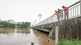 Chine : Onze morts et 30 disparus dans l’effondrement d’un pont après des pluies torrentielles