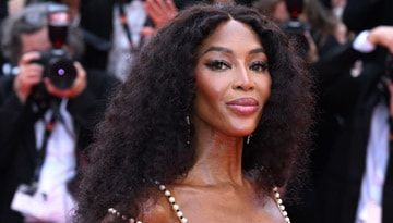 Naomi Campbell se homenajea a sí misma en Cannes con un vestido que llevó sobre la pasarela ¡en 1996!