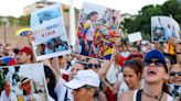 Miles de venezolanos se concentran en España con consignas por la libertad en su país