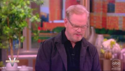 Jim Gaffigan mocks Gov. Kristi Noem for boasting about shooting her dog: “I just hope that Kristi Noem is doing okay."