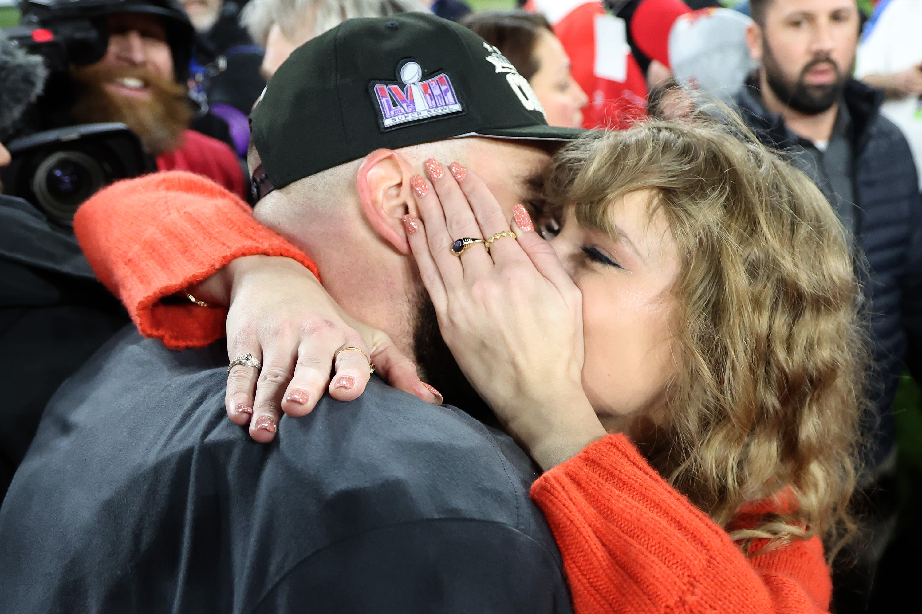 Taylor Swift's reaction to Travis Kelce's gala speech decoded by lip reader