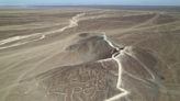 Líneas de Nazca permanecen a través del tiempo en desierto junto al Pacífico de Perú