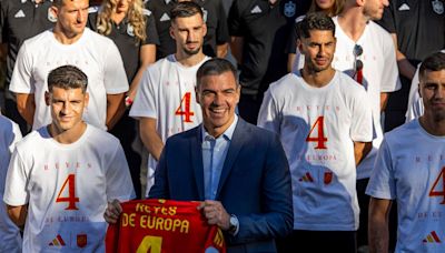 Pedro Sánchez recibe a los campeones de la Eurocopa: "Gracias por haber dado la mejor versión de España"