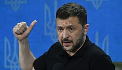 Guerre en Ukraine : Zelensky réclame « plus d’armes » pour résister aux Russes au 926e jour de guerre