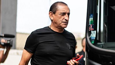 Corinthians anuncia Ramón Díaz como novo técnico para evitar queda para Série B