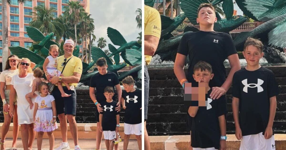 Tyson Fury's son makes rude gesture in family holiday picture