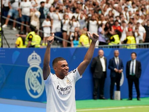 Mbappé se viste de blanco ante un Bernabéu abarrotado