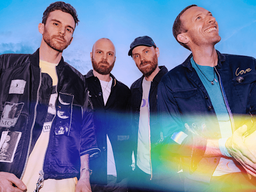 Coldplay lança lyric video do single "feelslikeimfallinginlove"