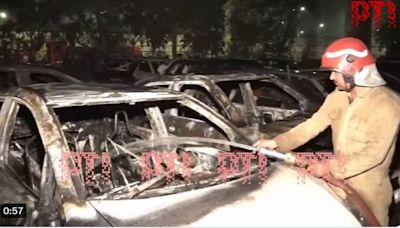 Delhi news: Several vehicles erupt in flames in Madhu Vihar last night | Watch