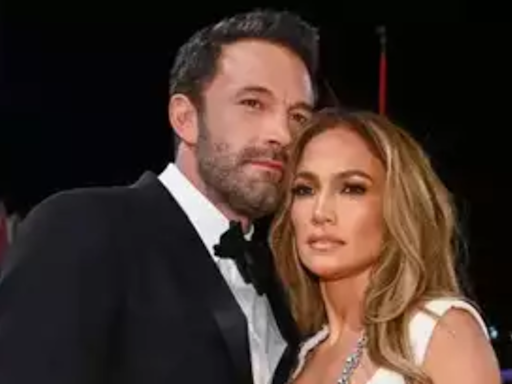 Jennifer Lopez celebrates song "Cambia El Paso" amid divorce rumors with Ben Affleck - The Economic Times