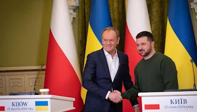 Zelenski y Tusk firman un acuerdo de seguridad durante un encuentro en Varsovia